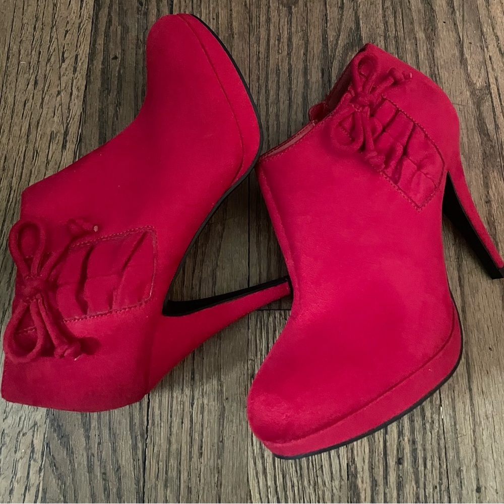 IMPO Red Heeled Boots with Ruffled Ankle Detail size 6M